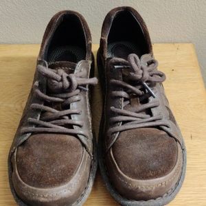 Women's Born brand size 8 lace up Brown Suede leather shoes